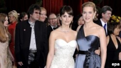 Лауреаты "Оскара"-09 Пенелопа Крус и Кейт Уинслет