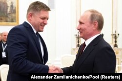Прем’єр Словаччини Роберт Фіцо і очільник Росії Володимир Путін під час зустрічі у Москві
