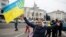 Украинцы собрались в центре Херсона, чтобы отпраздновать деоккупацию своего города, 12 ноября 2022 года