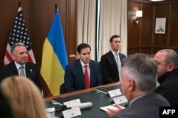 Марко Рубио (в центре) на переговорах с украинской делегацией