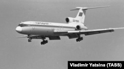 An Aeroflot Tu-154 is shown in flight in 1986.