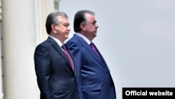 Эмомалӣ Раҳмон ва Шавкат Мирзиёев 