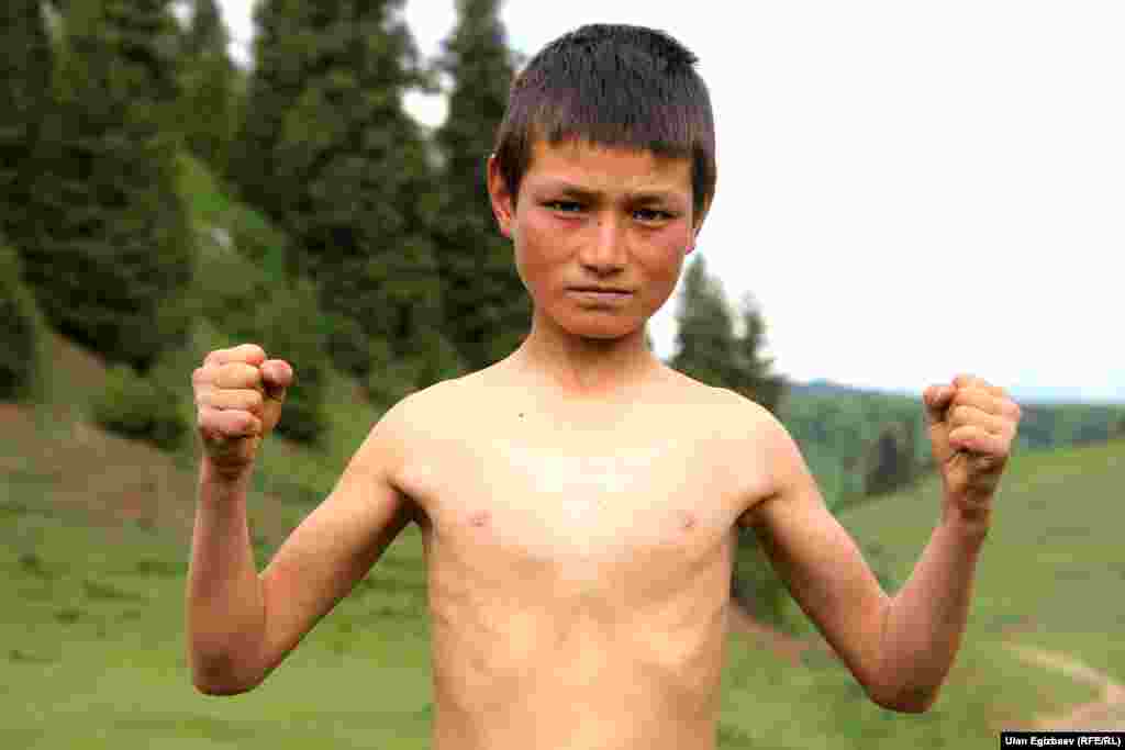 Жылаңач баатыр Ишенбекке ким чыгат?