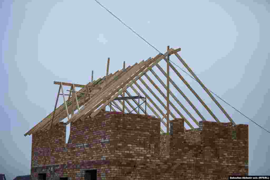 Үйүн бүтүрүүгө үлгүрбөй калгандар.&nbsp;