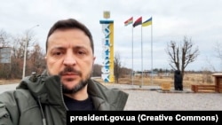 Президент України Володимир Зеленський під час поїздки до прифронтового Куп’янськ на Харківщині, 18 листопада 2024 року