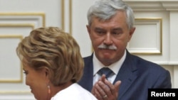 Бывший и нынешний губернаторы Петербурга – Георгий Полтавченко и Валентина Матвиенко 