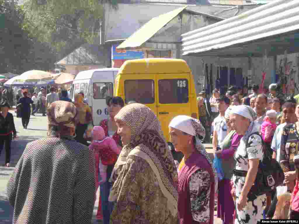 В ожидании автобуса...