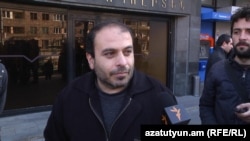 Հայաստան -- Մետրոպոլիտենի աշխատակից Անդրանիկ Գևորգյանը պարտադիր կուտակայինի դեմ բողոքի ակցիայի ժամանակ հարցազրույց է տալիս «Ազատությանը», Երևան, 12-ը փետրվարի, 2014թ․