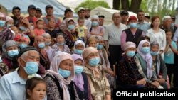 Чек арадагы  Ак-Сай айылынын тургундары. 27-май ,2021-жыл. 