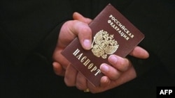 Ors resmisiniň Azatlyk Radiosyna aýtmagyna görä, hakykatdanam Orsýetiň Türkmenistandaky raýatlarynyň daşary ýurt pasportlaryny çalyşmak wagtlaýynça togtadylypdyr.