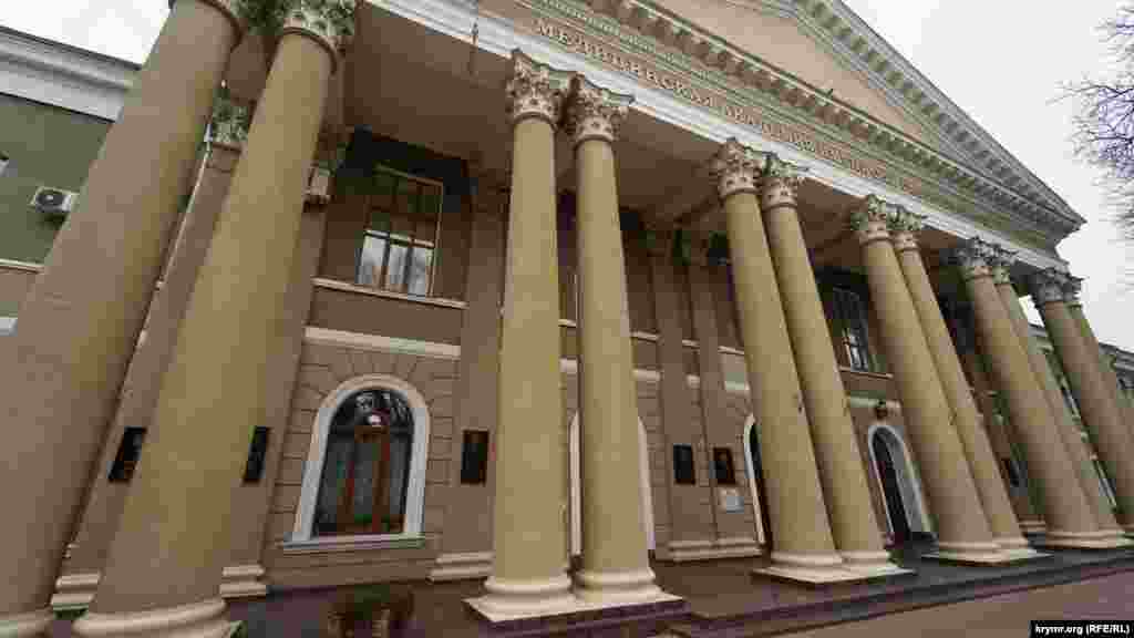 Всі студенти медичної академії в кримській столиці, як і інших місцевих вишів, відправлені на вимушені канікули