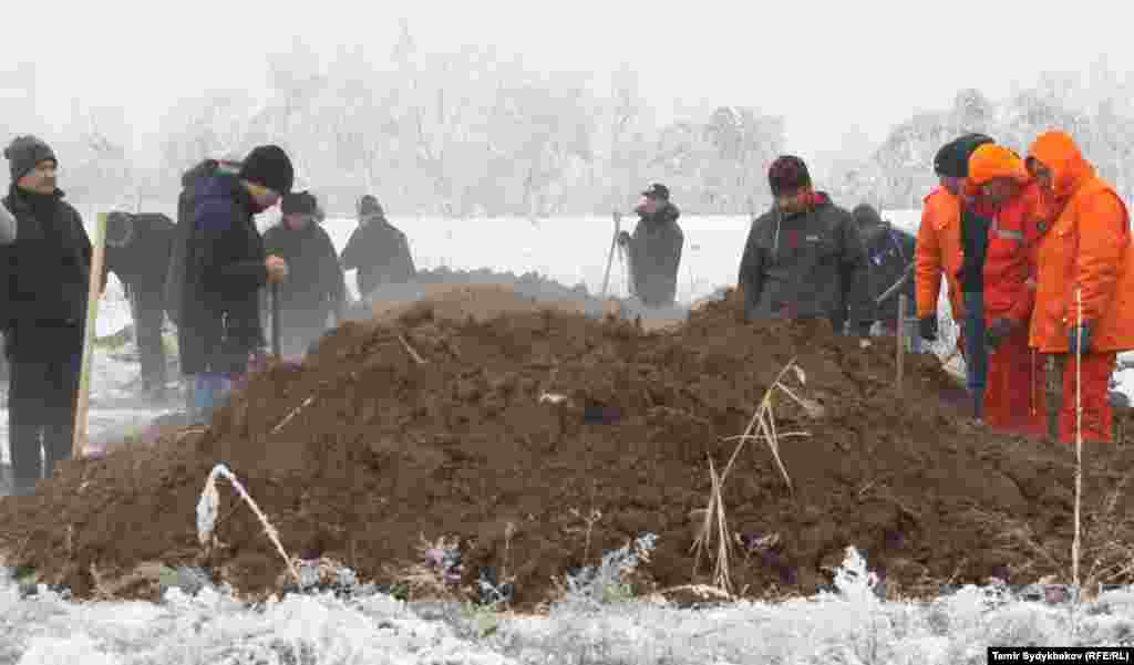 Алардын төртөө экипаж мүчөлөрү, калгандар жайкын тургундар. Каза тапкан кыргызстандыктардын баарынын тек-жайы аныкталды.