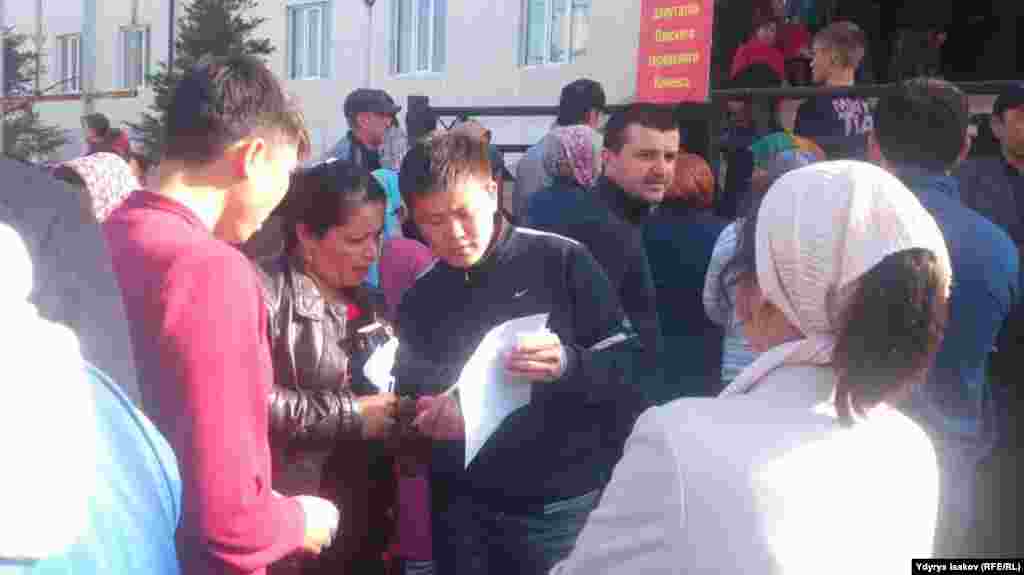 Ош шаардык кеңешине шайлоого 13 партия катышып жатат. Ош шаарында жалпы шайлоочулардын саны 117 миң 752 адамды түзөт.