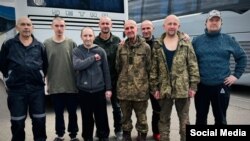 Volodimir Mikolayenko (sağdan dördüncü)