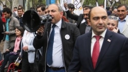 «Ելք»-ը ահազանգում է Տարոն Մարգարյանի շտաբերից մեկում ընտրակաշառաք բաժանելու մասին