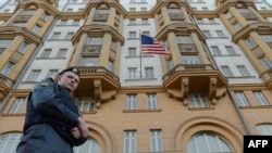 Посольство США в Москве под присмотром российской полиции