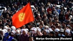 Сооронбай Жээнбековдун президенттик кызматтан кетишин талап кылган митинг. 14-октябрь, 2020-жыл.