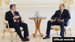 Ադրբեջան -- Հունգարիայի վարչապետ Վիկտոր Օրբանը (ձ) եւ Ադրբեջանի նախագահ Իլհամ Ալիեւը, Բաքու, 30-ը հունիսի, 2012թ․