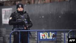 Түрк полиция кызматкери. 