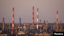 Нафтопереробний завод, фото ілюстративне