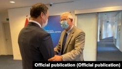 Тышкы иштер министри Руслан Казакбаев Брюсселде Еврошаркеттин жетекчилиги менен жолукту. 