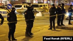 Сотрудники сил безопасности Турции рядом с Галереей современного искусства в Анкаре, где стреляли в посла России. 20 декабря 2016 года.