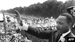 Мартин Лютер Кинг таламдаштарынын алдында сүйлөп жатат. Вашингтондогу Линкольн мемориалы жайгашкан аянт, 1968-жыл. 