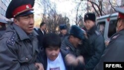 "Ак шумкар" партиясынын мүчөлөрүн кармап кетүү, 23-март.