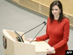 Прем'єрка Литви Інга Ругінене виступає під час засідання Сейму у Вільнюсі 26 серпня 2025 року