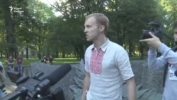 Зьміцер Дашкевіч чытае верш Янкі Купалы