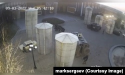 Територія біля церкви у Мелітополі. Скриншот з камери відеонагляду