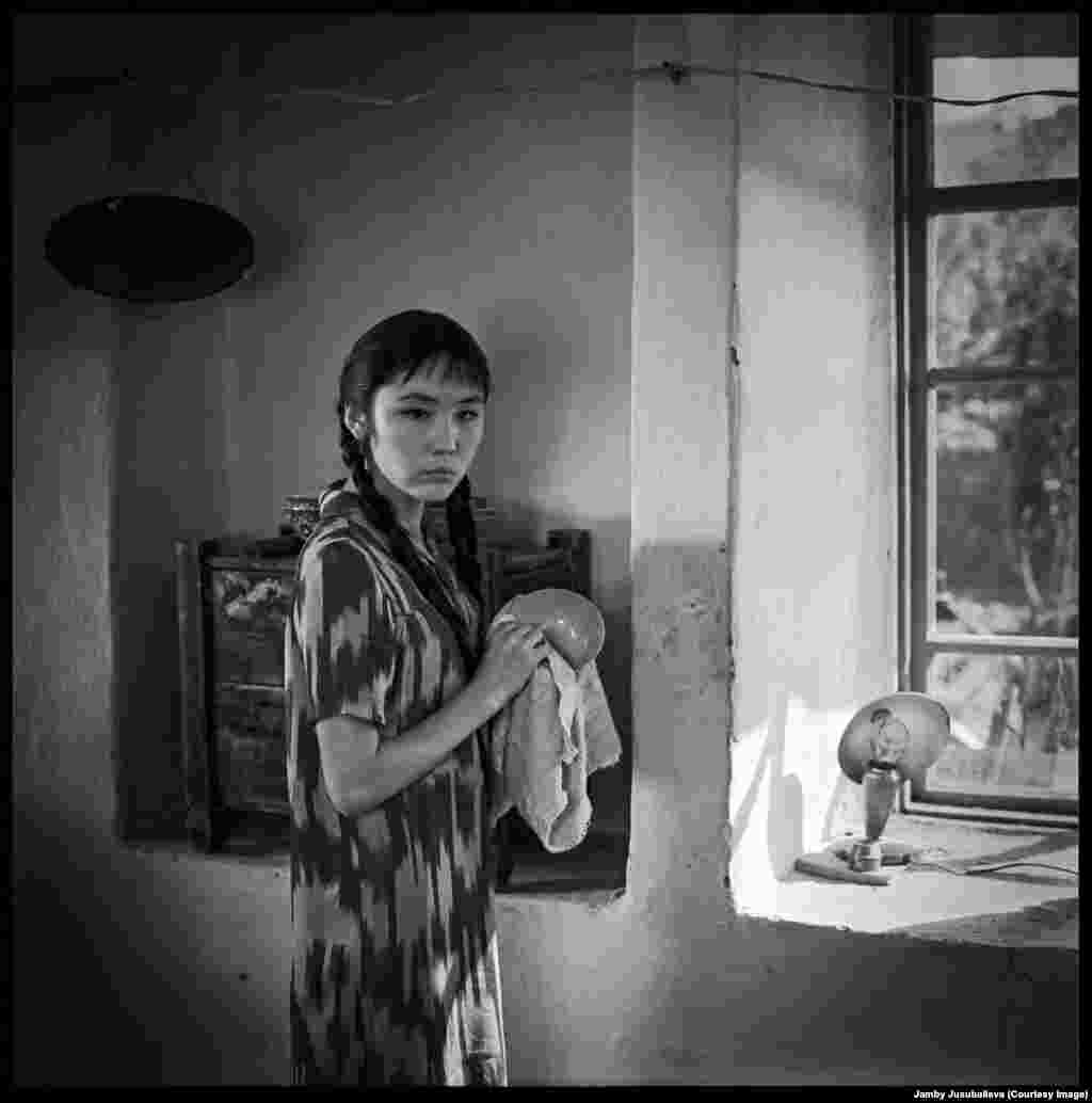 Юсупжанованын актриса катары дебюту Ташкенттеги Театр жана искусство институтунда окуп жүргөндө&nbsp; башталган. 1962-жылы 22 жашында кинорежиссер Лариса Шепитьконун &quot;Зной&quot; (Аптап) тасмасына тартылган. Жазуучу Чыңгыз Айтматовдун &quot;Ботогөз булак&quot; повестинин негизинде тартылган бул фильмде жаш актриса башкы каарман Калипанын ролун жогорку чеберчиликте аткарган. Бул фильмден кийин 1965-жылы &quot;Первый учитель&quot; (&quot;Биринчи мугалим&quot;), 1966-жылы &quot;Самая послушная&quot; (&quot;Түштүк кызы&quot;), 1972-жылы &quot;Түн хроникасы&quot;, 1974-жылы &quot;Дар&quot; (&quot;Тартуу&quot;) тасмаларында роль жараткан. (Бул сүрөт кинорежиссерлор Бекеш Абдылдаев менен Леонид Гуревичтин &quot;Самая послушная&quot; (&quot;Түштүк кызы&quot;) тасмасынан) &nbsp;