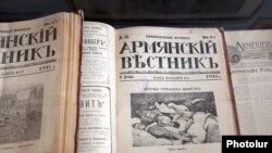 Экспонаты выставки, посвященной геноциду армян 1915 года. Ереван, 22 апреля 2010 г.