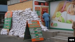 Иллюстрационное фото. Пункт обмена валют, Донецк, сентябрь 2014 года