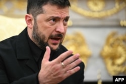 Президент України Володимир Зеленський виступає під час зустрічі з президентом США Дональдом Трампом в Овальному кабінеті Білого дому. Вашингтон, 18 серпня 2025 року