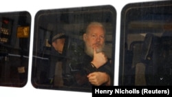 Джуліана Ассанжа затримали на території посольства Еквадору в Лондоні 11 квітня 2019 року