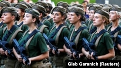 Учасниці військового параду у 2018 році