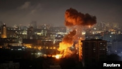 
Зеленський повідомив, що головний напрямок нічної атаки РФ – Київ, били також по Київщині, Харківщині, Одещині, а вранці, за попередніми даними, сили РФ застосували ракету «Циркон» на Сумщині