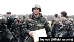 Пітер Деббінз під час служби в армії США