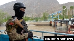 Военнослужащий КР во время службы в приграничном районе. Архивное фото. 
