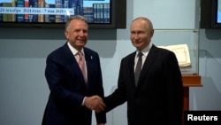 Стивен Уиткофф жана Владимир Путин. Санкт-Петербург шаары, 2025-жылдын 11-апрели.