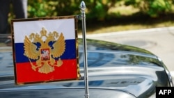 Флаг с гербом РФ. Иллюстративное фото