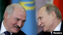 Орус президенти Владимир Путин жана беларус президенти Александр Лукашенко. 23-декабрь, 2014-жыл. 