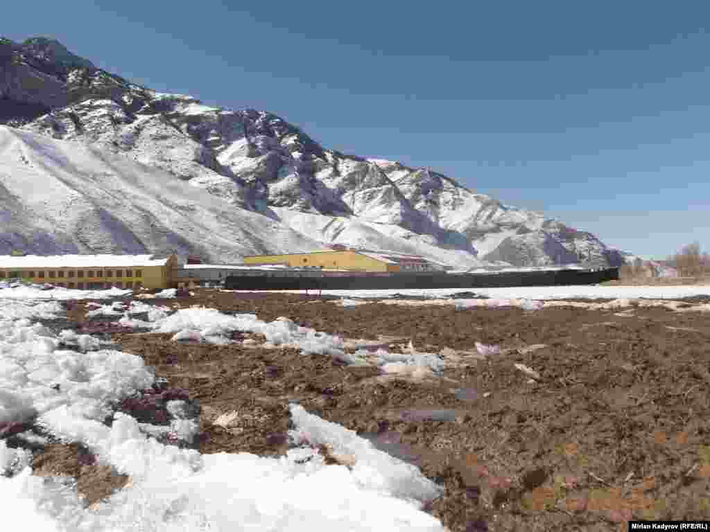 Борбор Азия университетинин курулуш иштери 2008-жылы башталган.