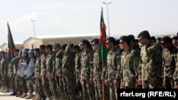 Ооган армиясы менен полициясынын катарына чакырылгандар арасына талибдер да кирип кеткени жокко чыгарылбайт. 