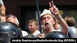 Митинг в защиту украинского языка у Украинского дома в Киеве, 5 июля 2012