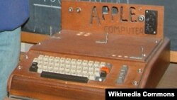 «Apple»ın ilk kompüteri - 1976.