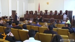 ՍԴ-ն հեռացավ խորհրդակցական սենյակ