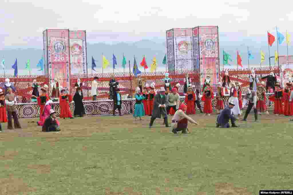 Майрамдык иш чарада Тайлак баатырдын эрдиги чагылдырылган сахналаштырылган оюн коюлду.