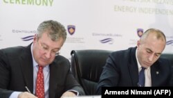 Kosovo Prime Minister Ramush Haradinaj (right) and Joseph Brandt, the CEO of Contour Global take part in the signing ceremony for a power plant in Pristina in December 2017. 